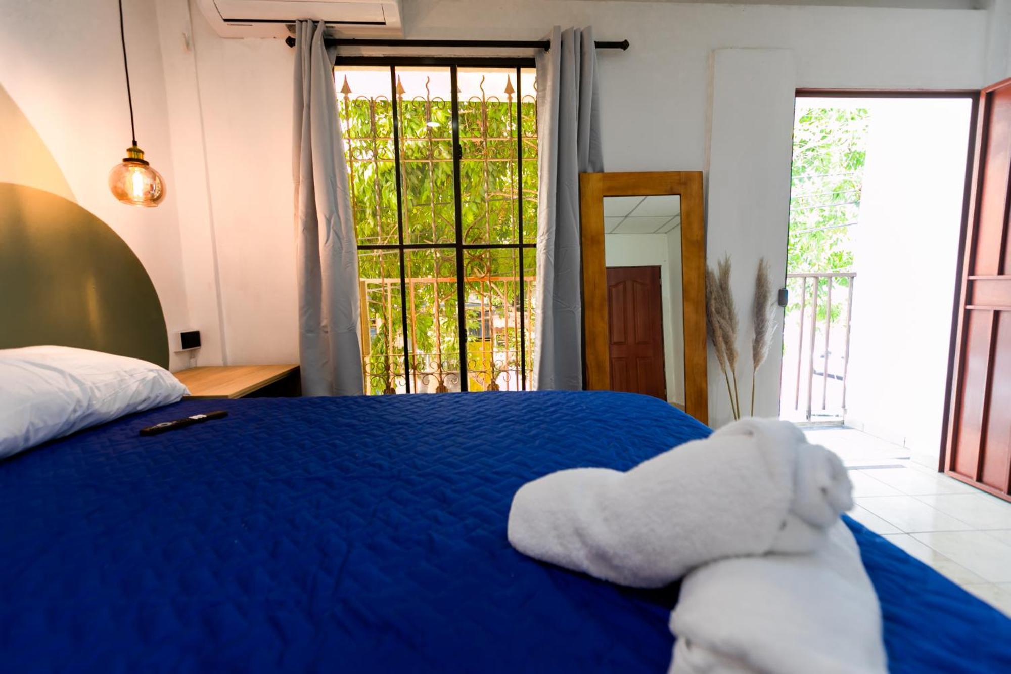 Hotel Friendly House Santa Tecla Esterno foto