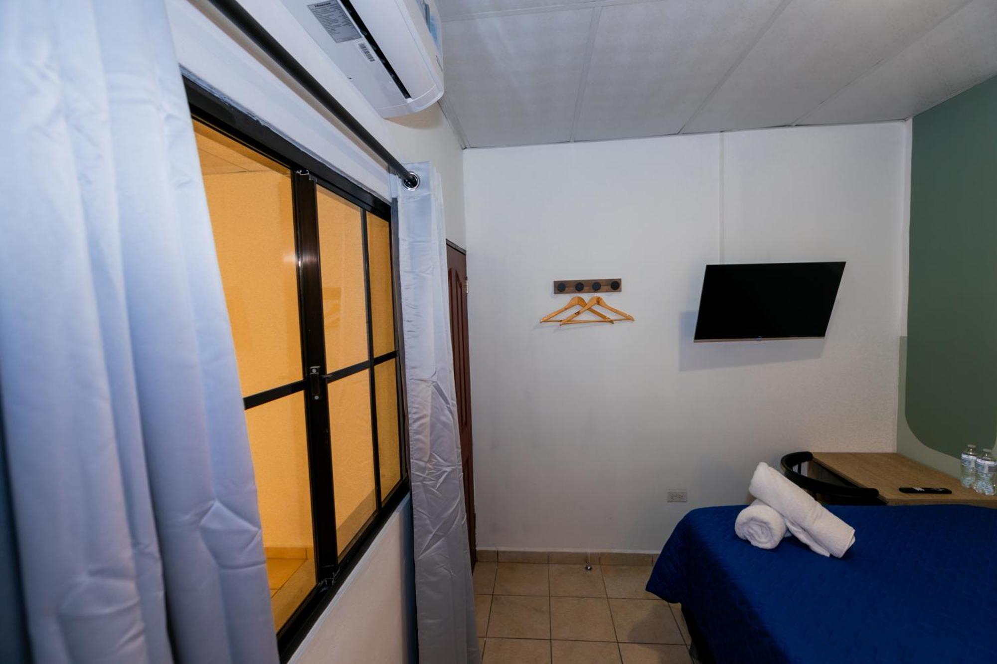 Hotel Friendly House Santa Tecla Esterno foto