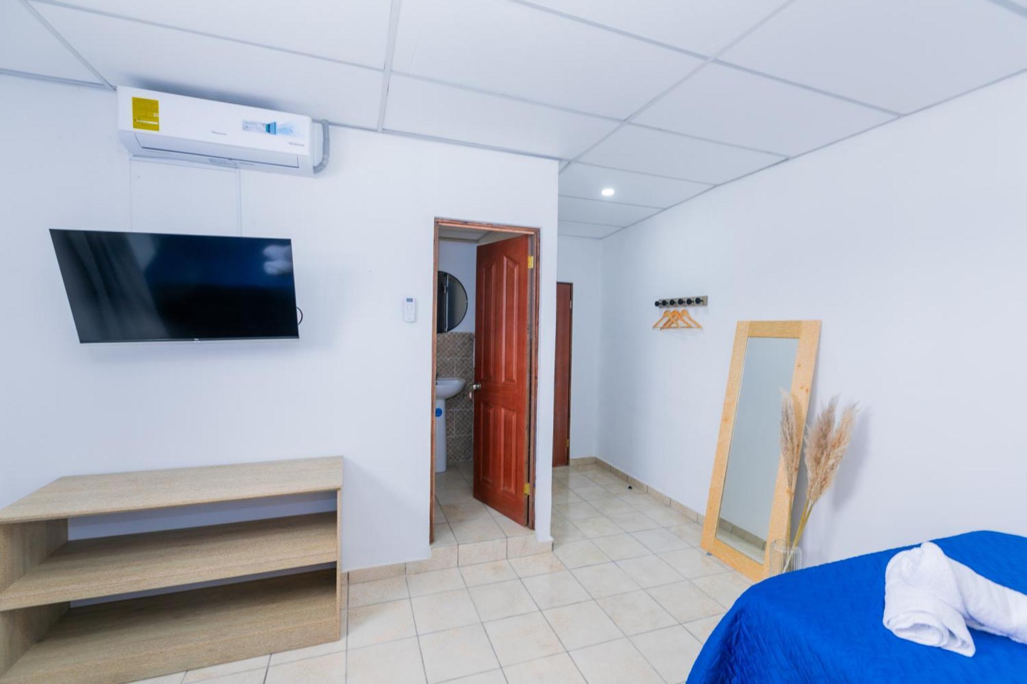 Hotel Friendly House Santa Tecla Esterno foto