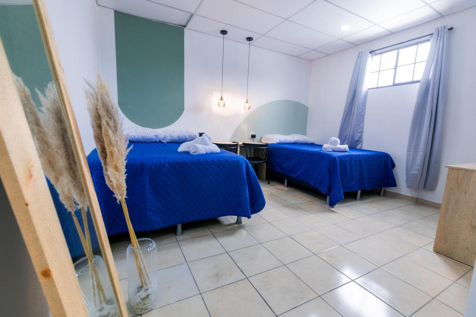 Hotel Friendly House Santa Tecla Esterno foto