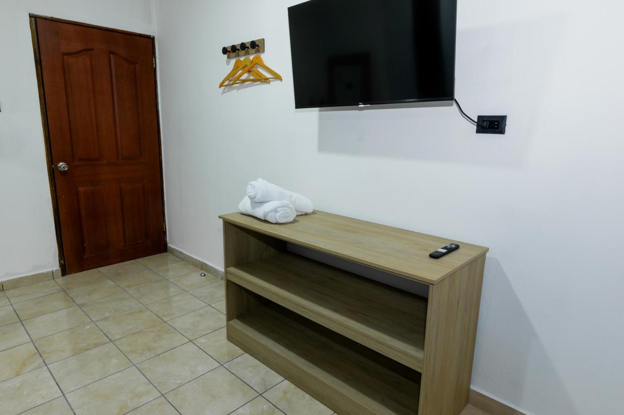 Hotel Friendly House Santa Tecla Esterno foto