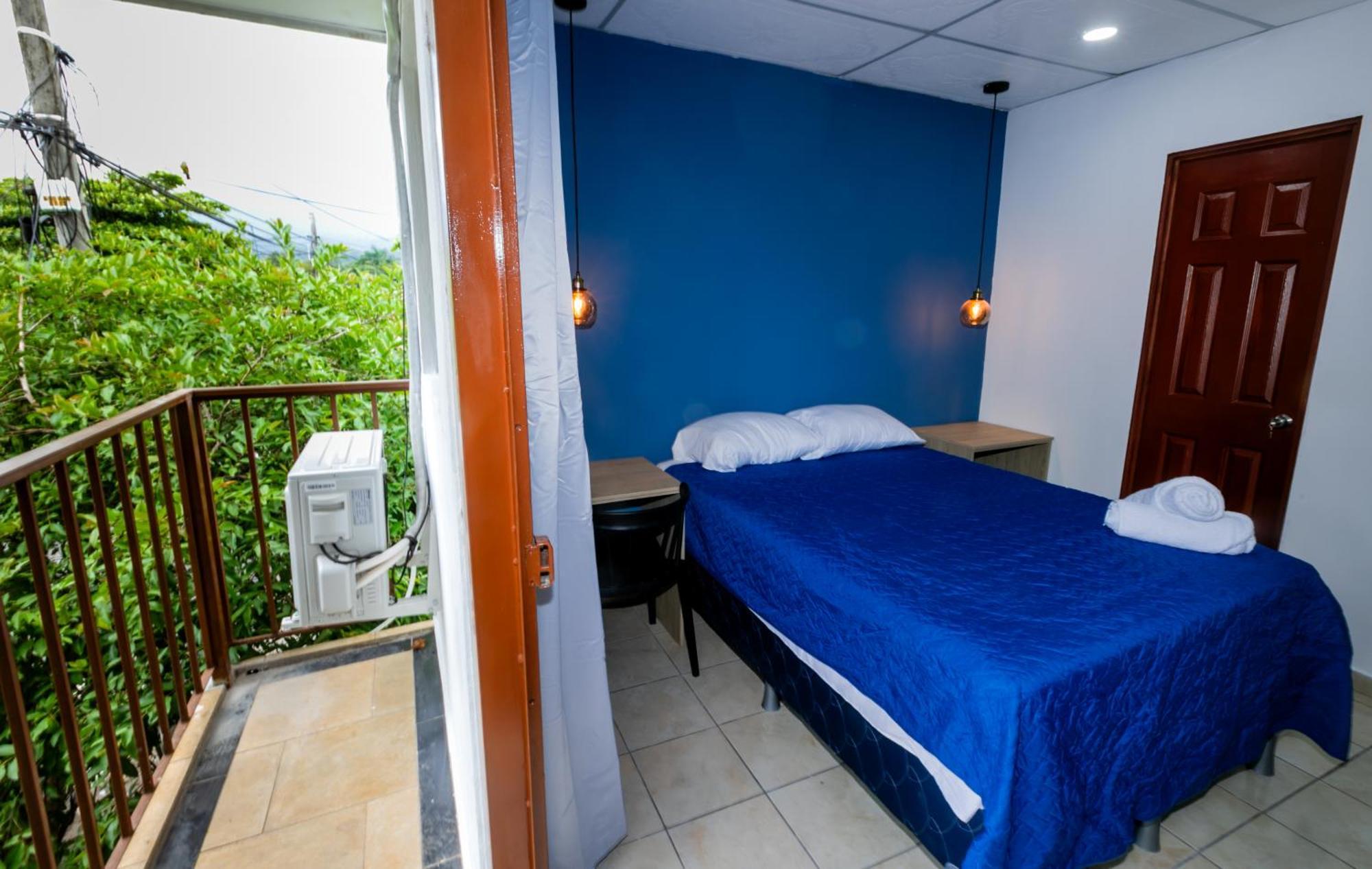 Hotel Friendly House Santa Tecla Esterno foto